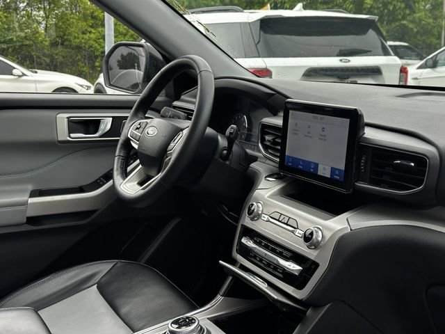 Certified 2022 Ford Explorer XLT w/ Equipment Group 202A AWD/4WD image 33