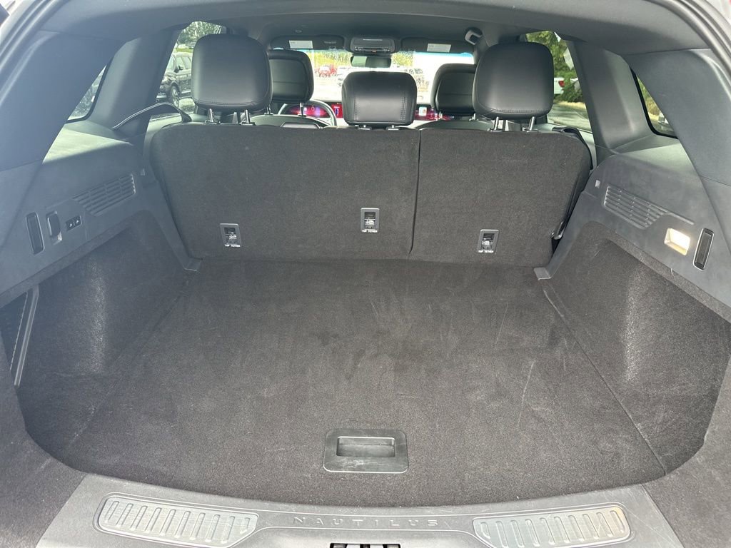 Used 2024 Lincoln Nautilus Premier w/ Jet Appearance Package image 10