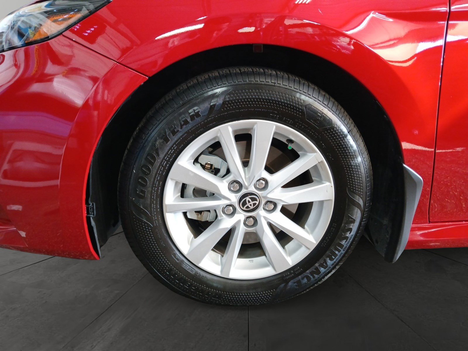 Used 2025 Toyota Camry image 14