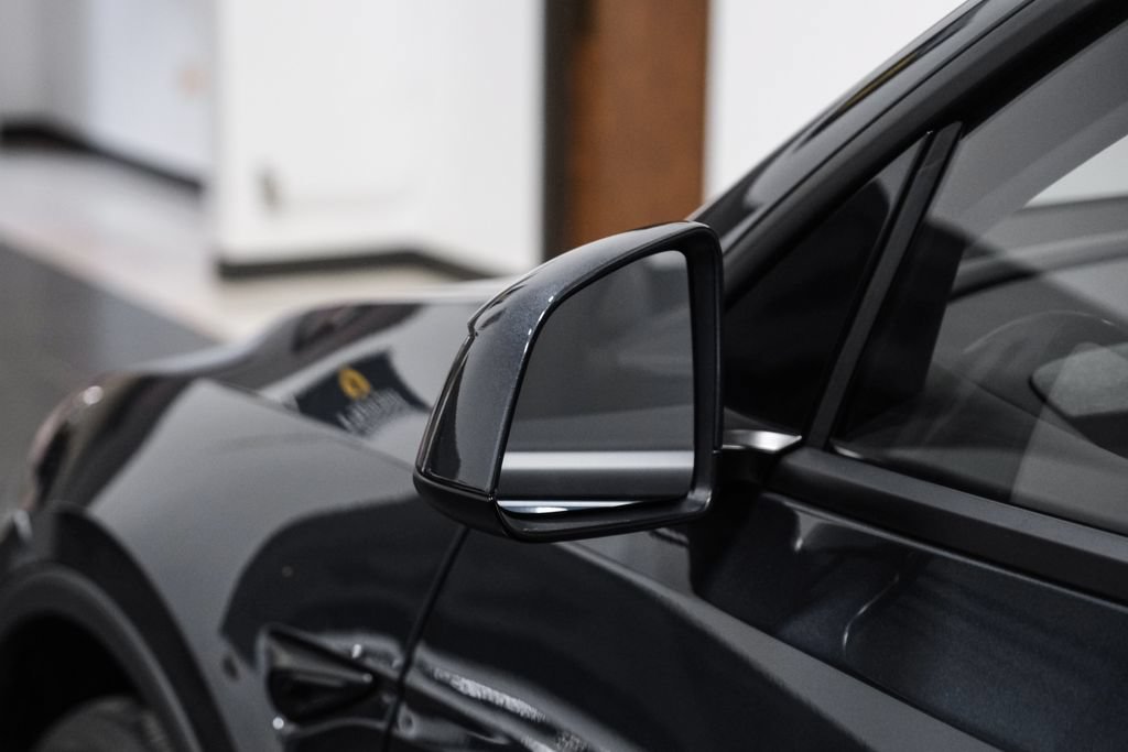 Used 2026 Tesla Model Y 2WD image 39