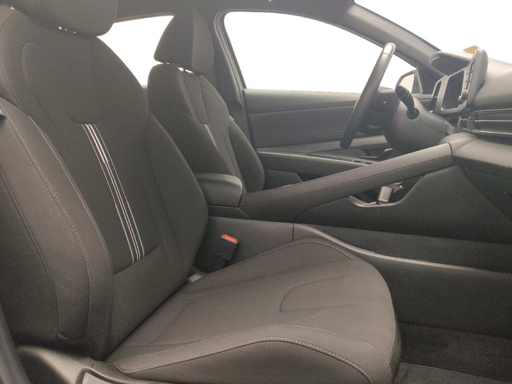 Used 2025 Hyundai Elantra Sport FWD image 21