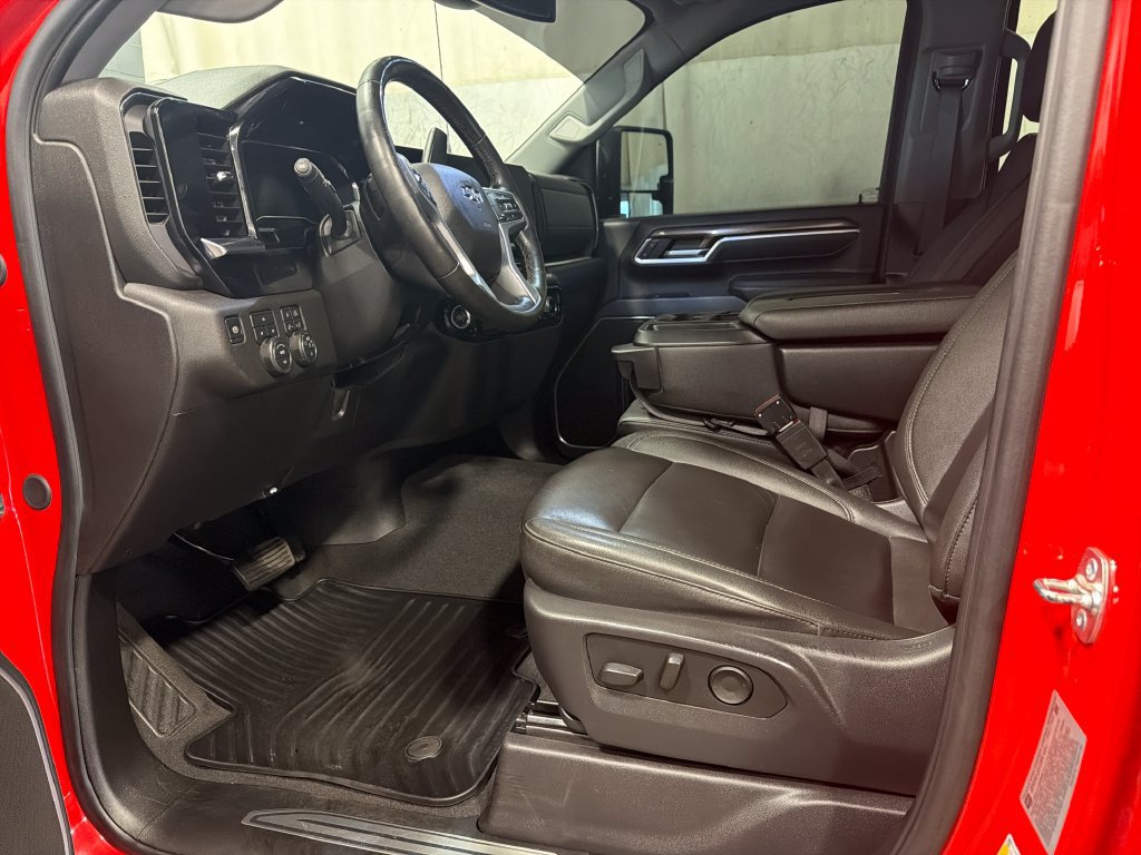 Used 2025 Chevrolet Silverado 2500 LT w/ Trail Boss Package AWD/4WD image 2