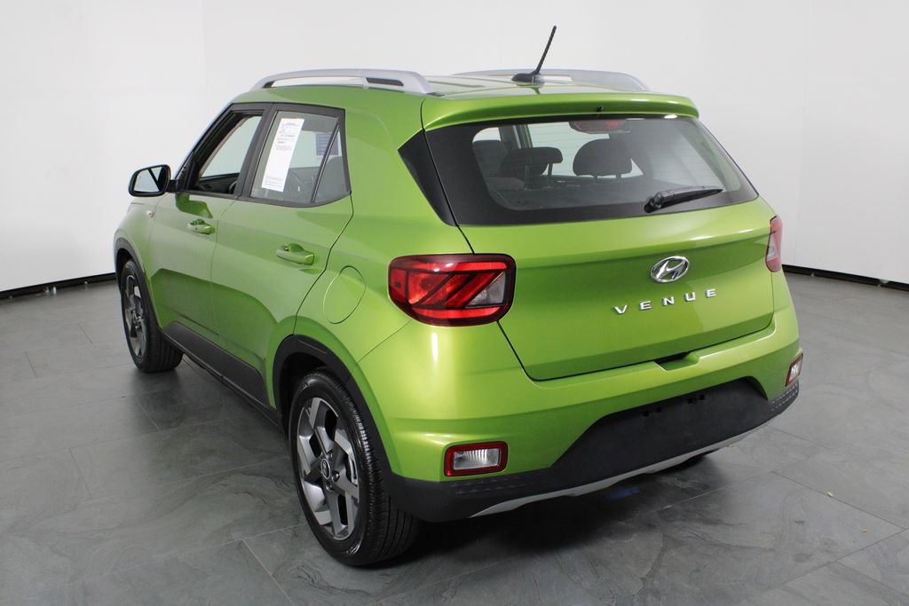 Certified 2024 Hyundai Venue SEL image 4