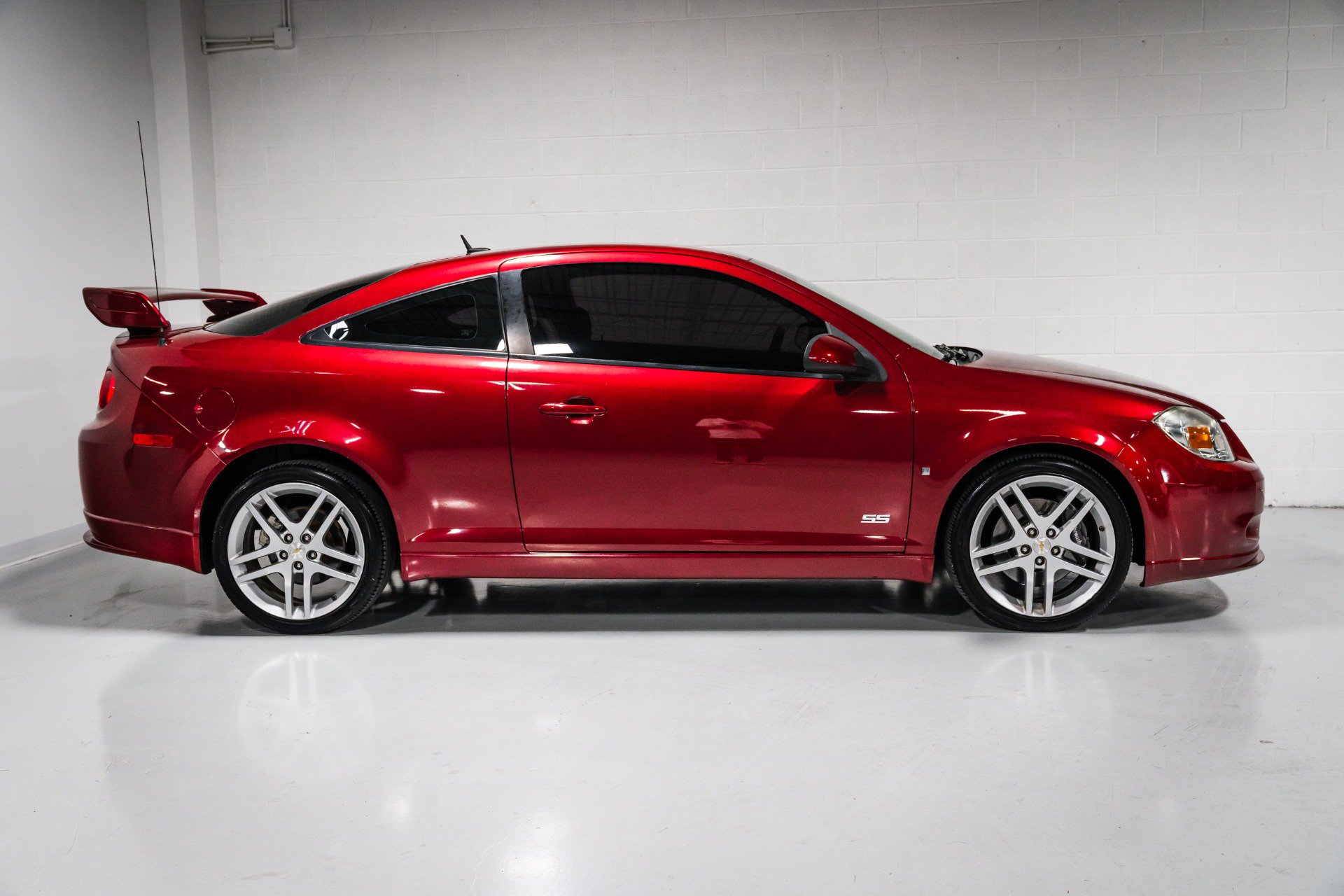 Used 2009 Chevrolet Cobalt SS FWD image 2