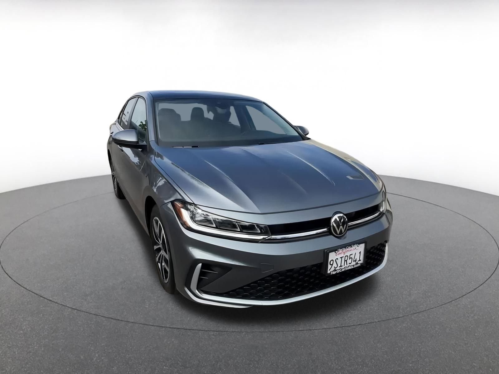 Used 2025 Volkswagen Jetta SE image 3