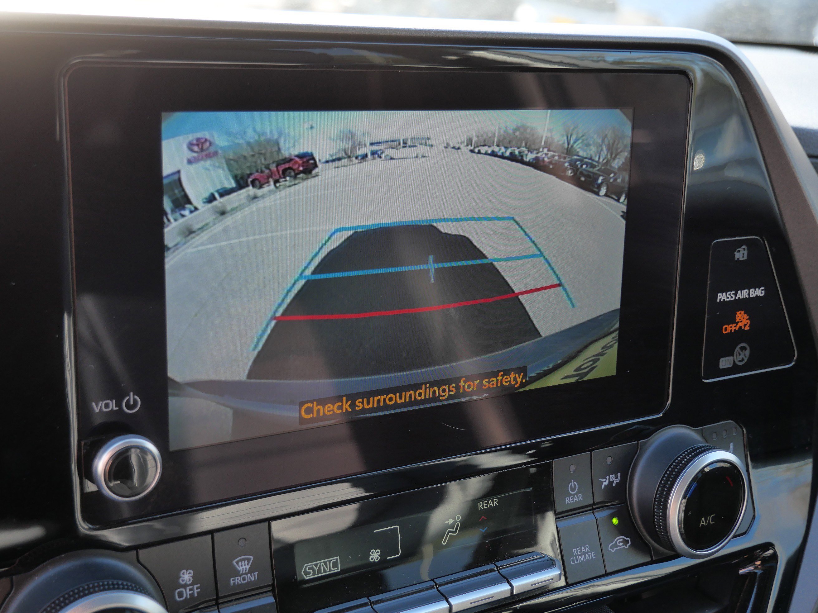 Certified 2024 Toyota Highlander XLE AWD/4WD image 32