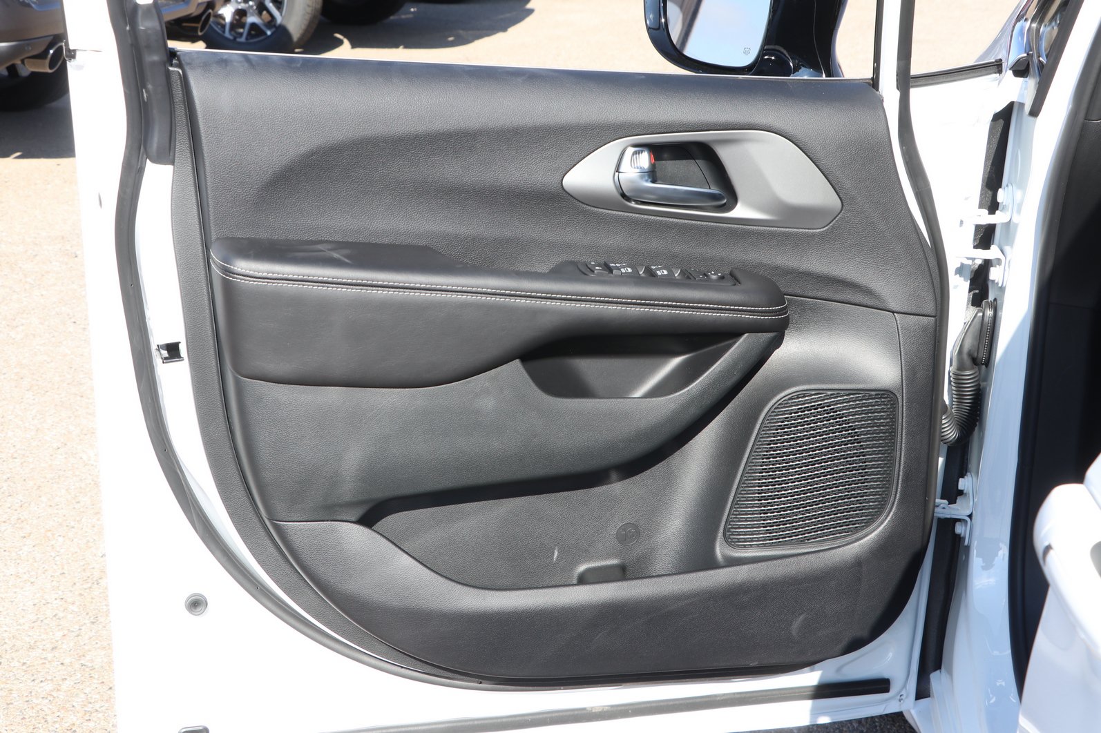 New 2027 Chrysler Pacifica LX FWD image 10