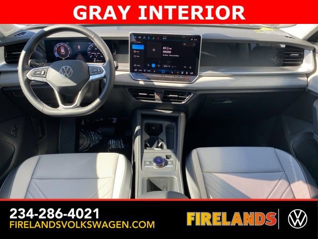 New 2025 Volkswagen Tiguan SE image 2