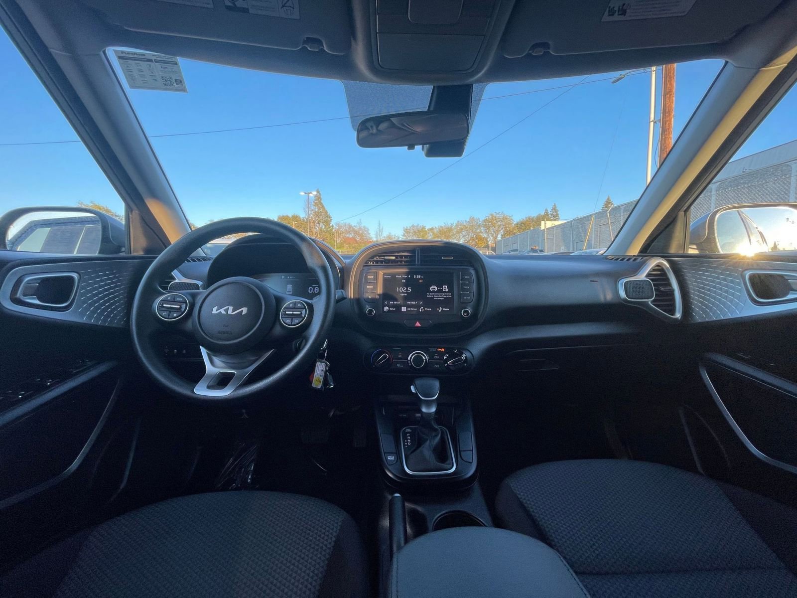 Used 2025 Kia Soul LX w/ LX Technology Package FWD image 31