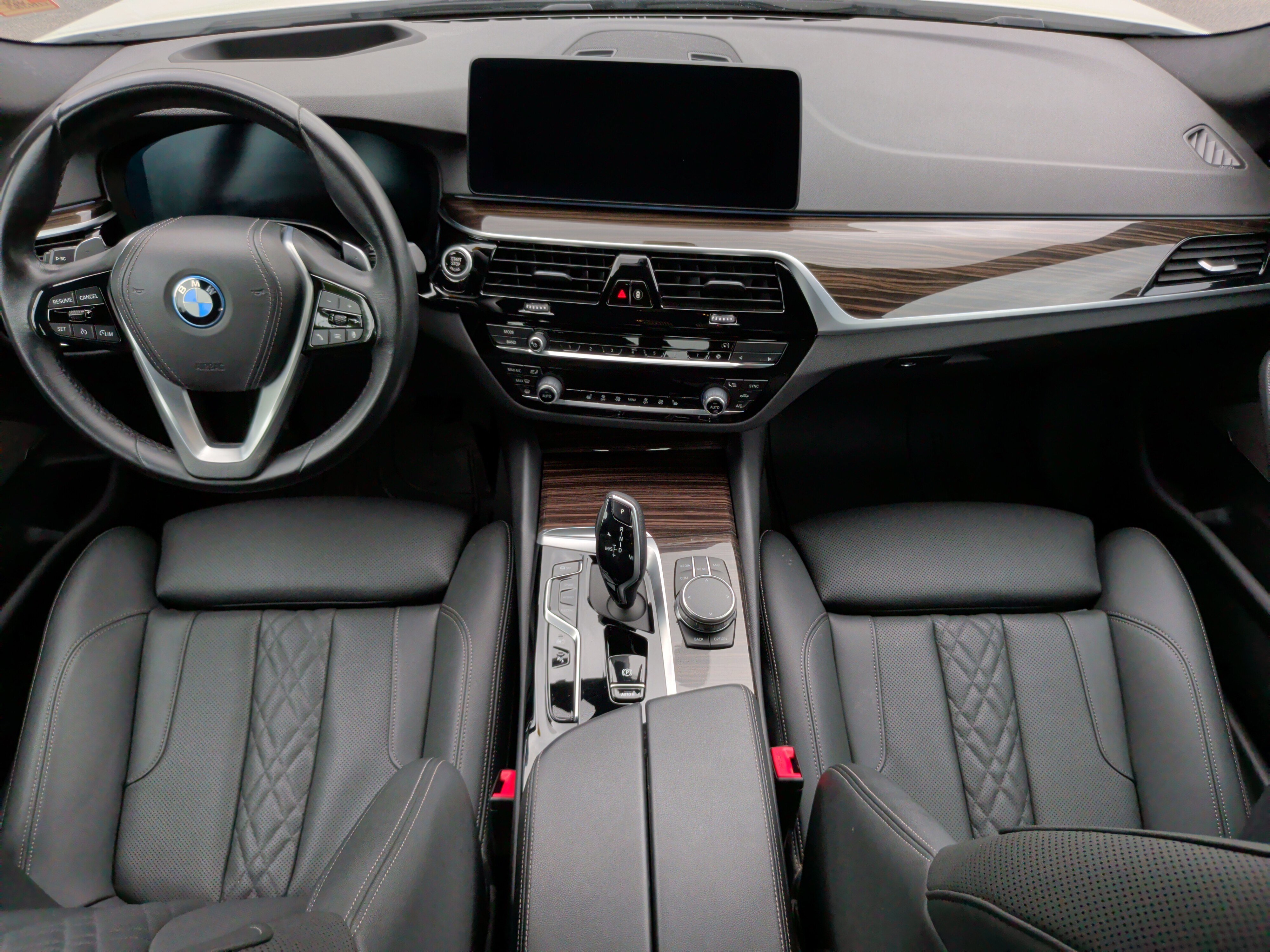 Certified 2023 BMW 530e w/ Premium Package RWD image 31