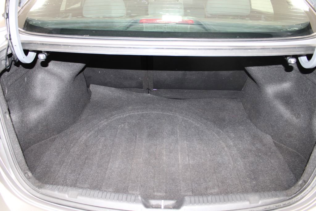 Used 2013 Hyundai Elantra GLS image 14