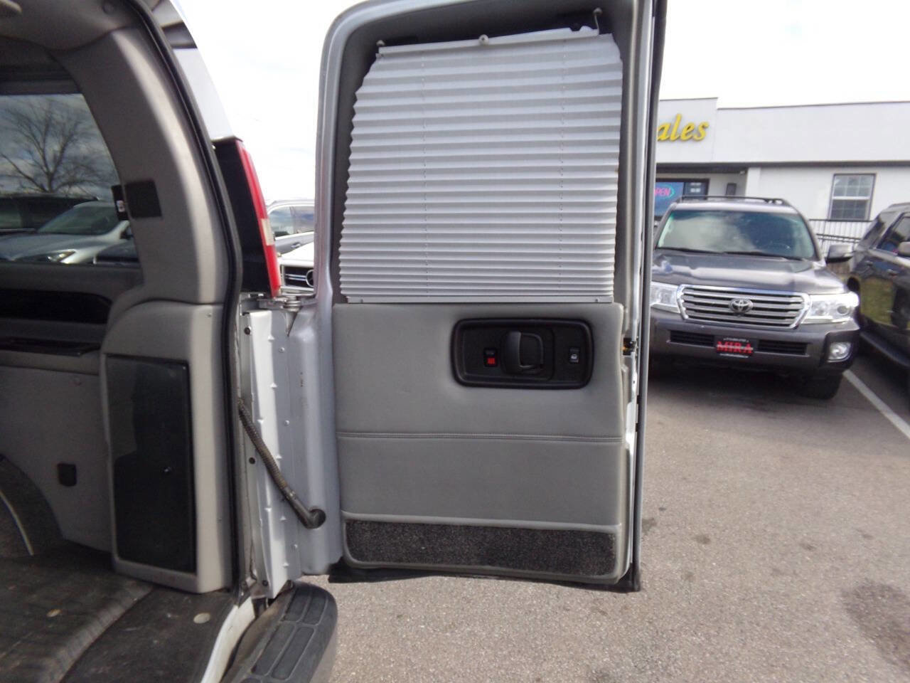 Used 2010 GMC Savana 1500 w/ Preferred Equipment Group image 25