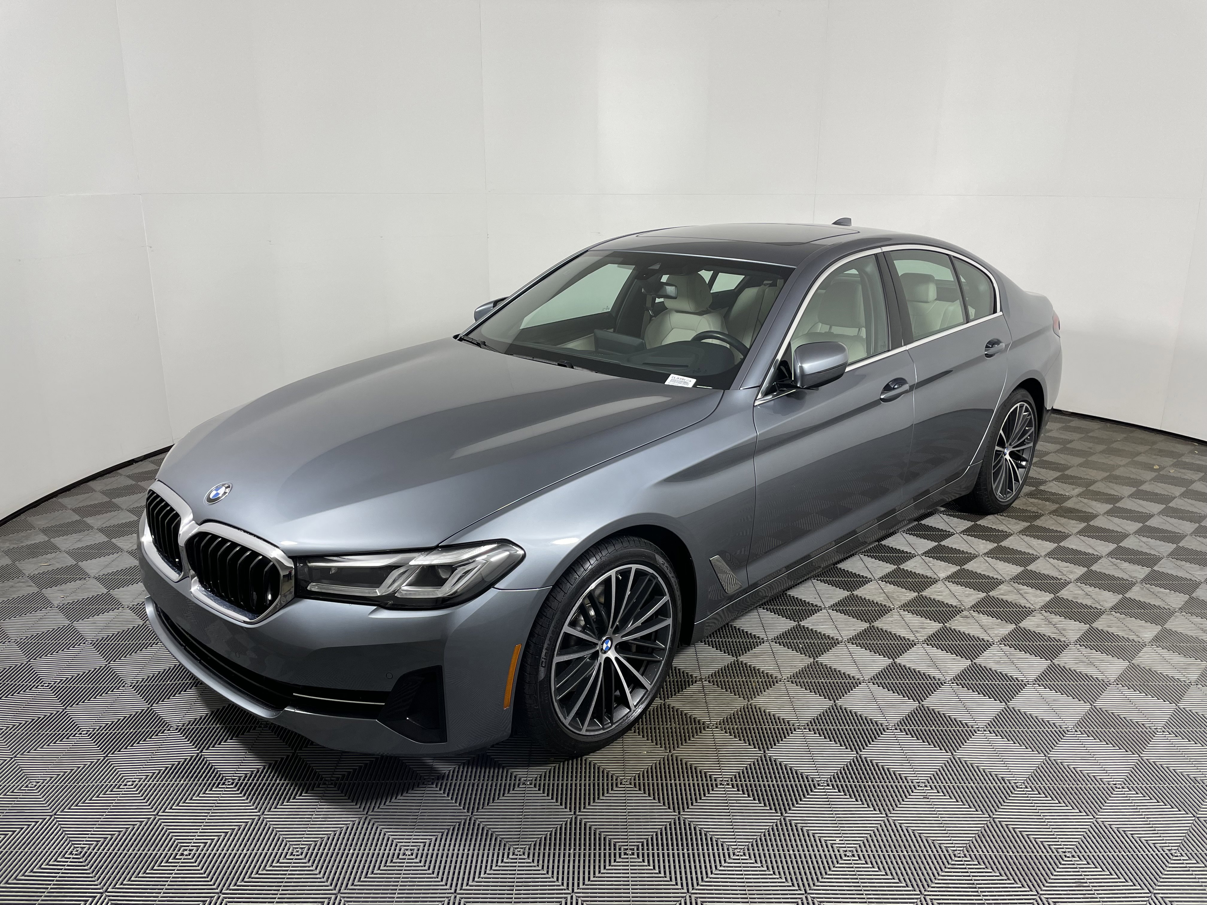 Used 2022 BMW 530i w/ Premium Package image 9