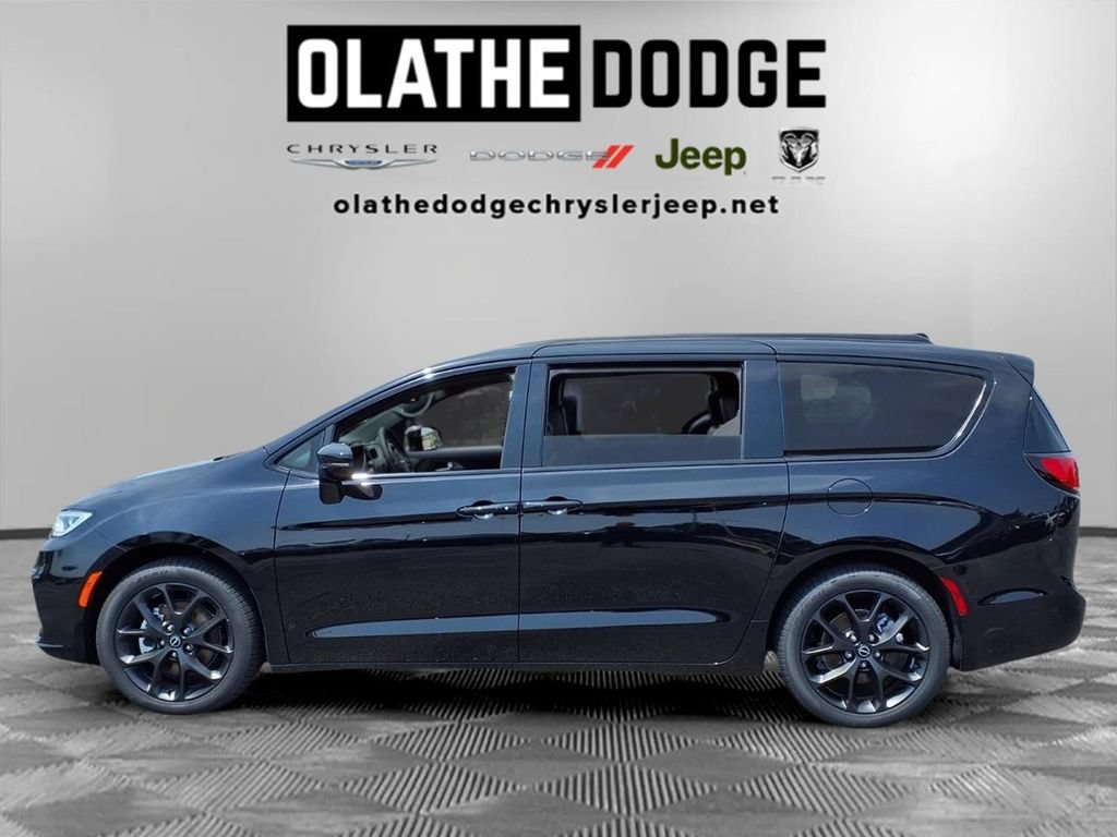 New 2026 Chrysler Pacifica Select w/ S Appearance Package FWD image 25