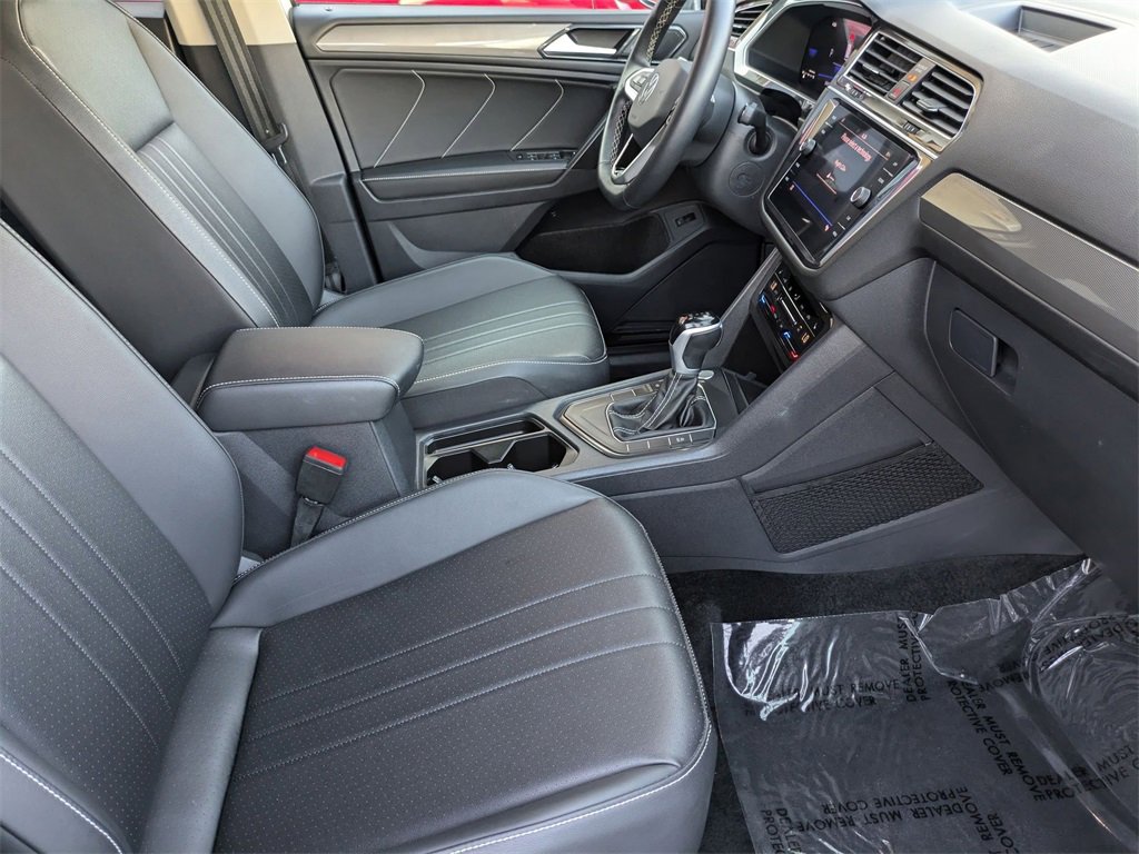 Used 2024 Volkswagen Tiguan SE image 30