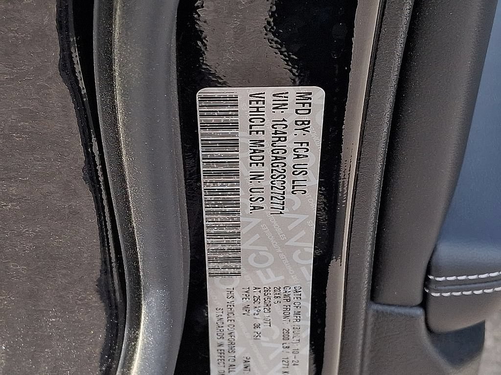 Used 2025 Jeep Grand Cherokee Altitude RWD image 21
