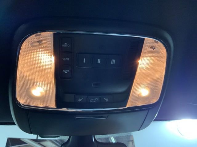 Used 2021 Jeep Grand Cherokee Laredo X AWD/4WD image 24