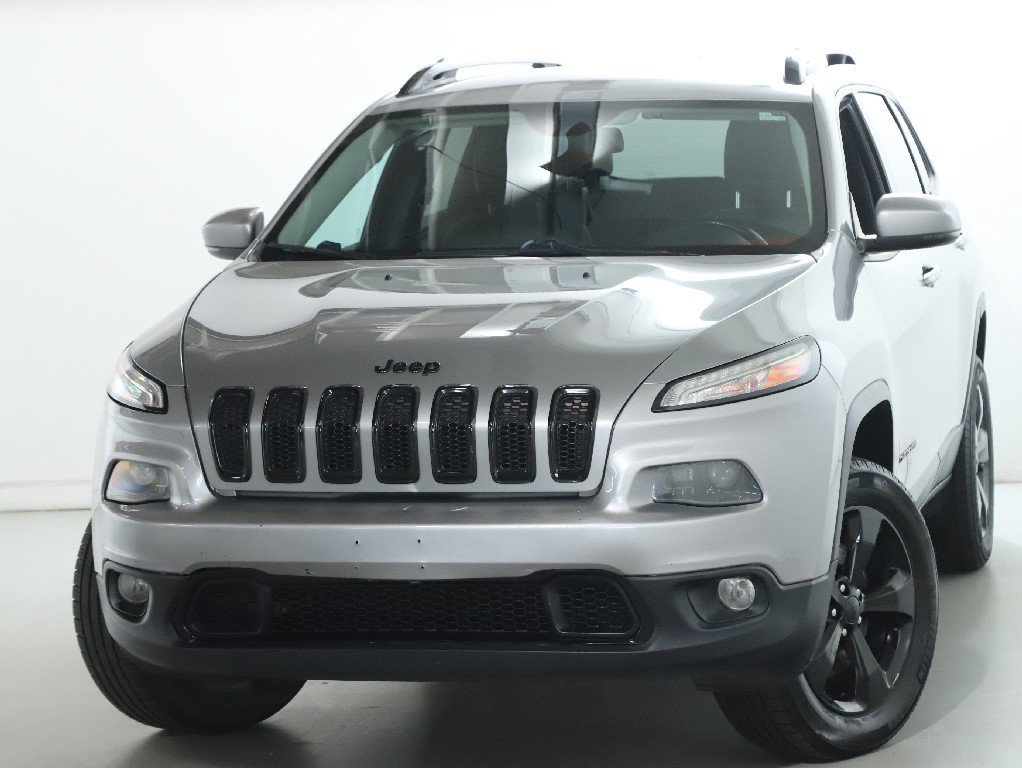 Used 2016 Jeep Cherokee High Altitude w/ Luxury Group AWD/4WD image 2