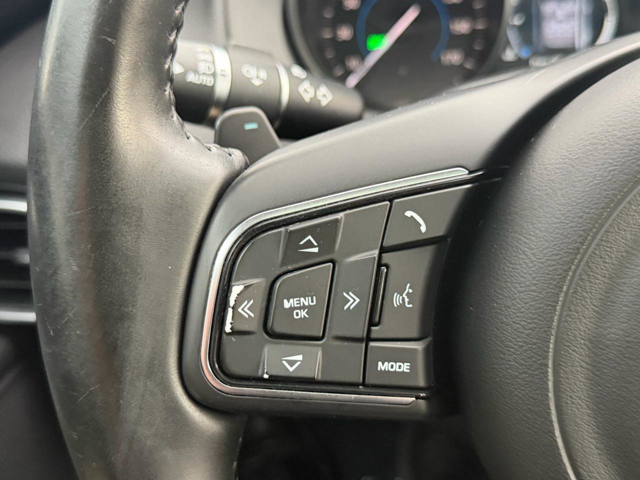 Used 2017 Jaguar XE Premium image 16