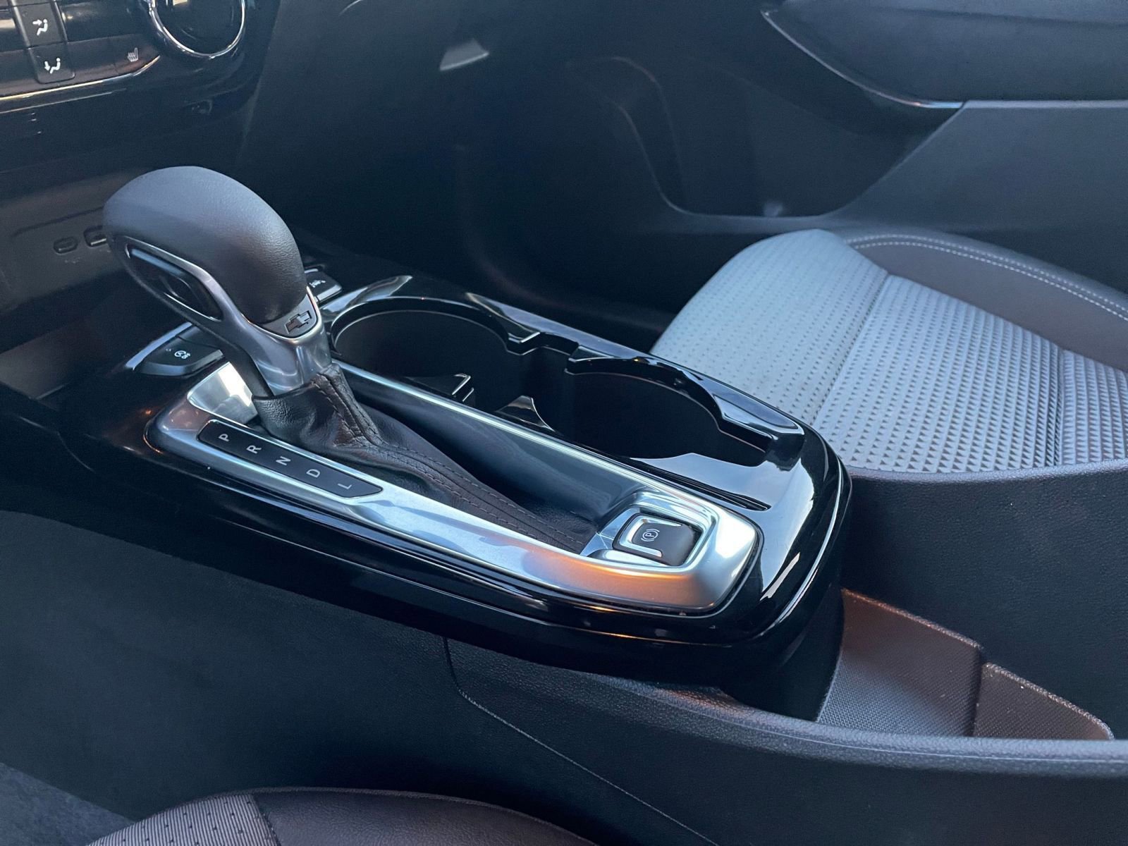 Used 2025 Chevrolet Trax LT w/ LT Convenience Package image 41