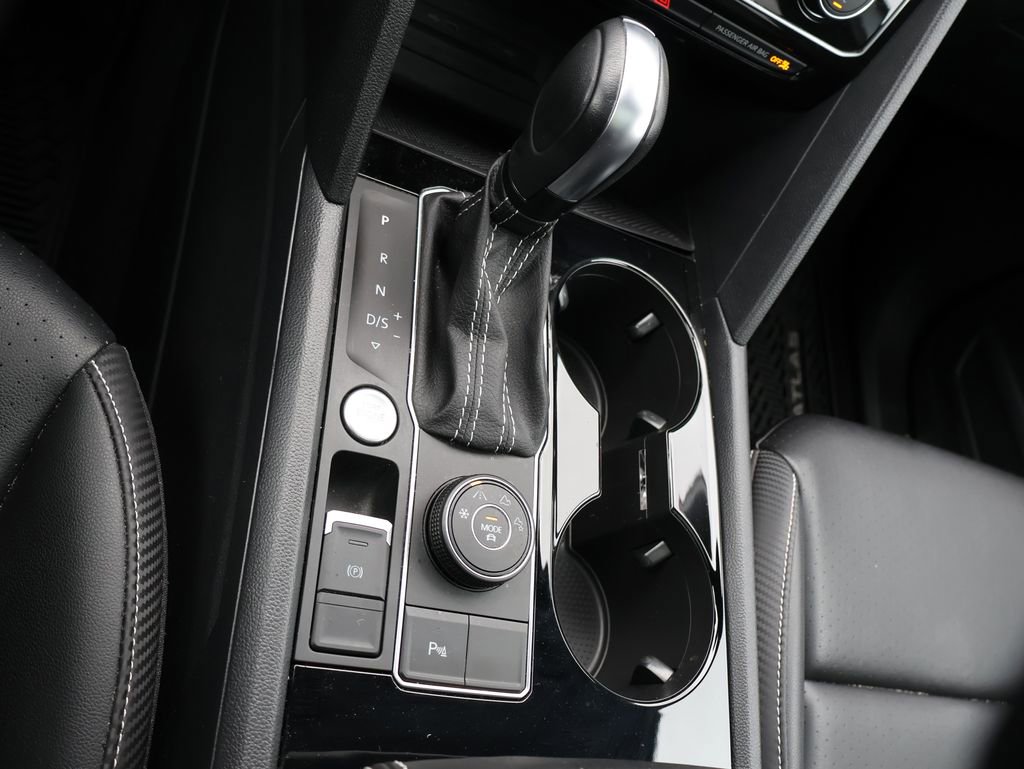 Certified 2022 Volkswagen Atlas Cross Sport SEL R-Line image 38