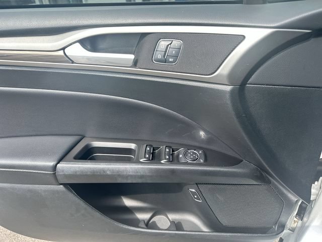 Used 2017 Ford Fusion Energi SE FWD image 15