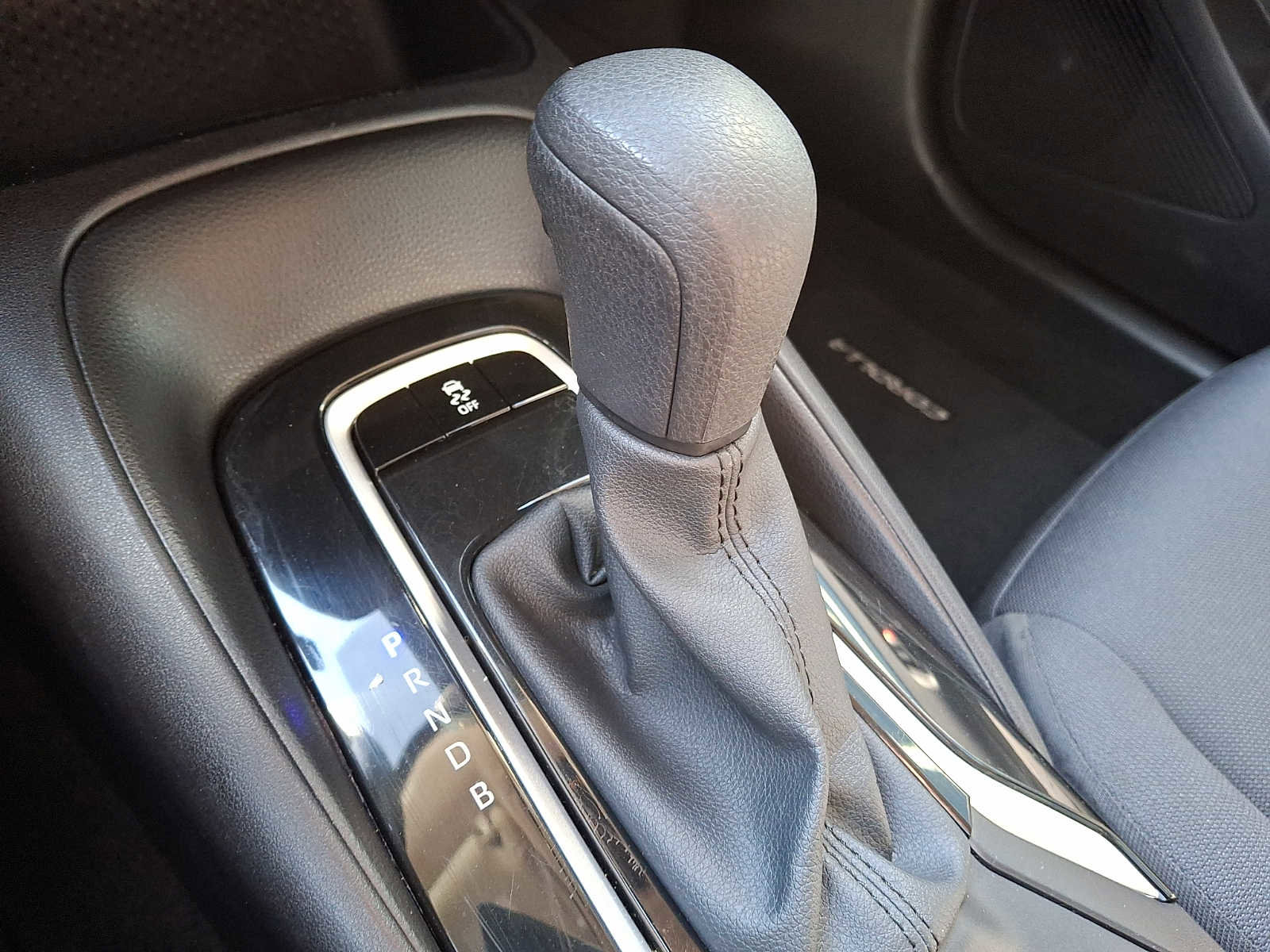 Used 2025 Toyota Corolla LE FWD image 11