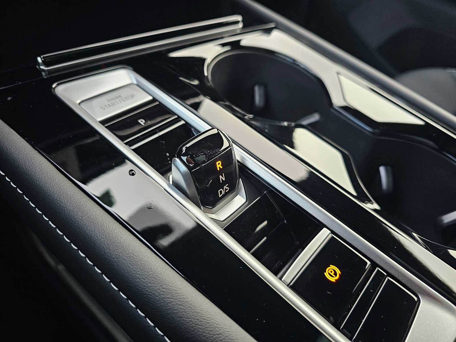 New 2024 Volkswagen Atlas Cross Sport SEL R-Line image 29