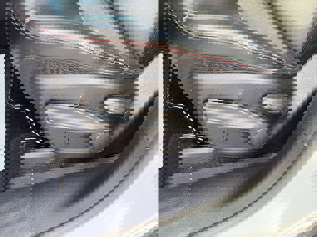 Used 2016 Jeep Cherokee Trailhawk w/ Cold Weather Group image 16