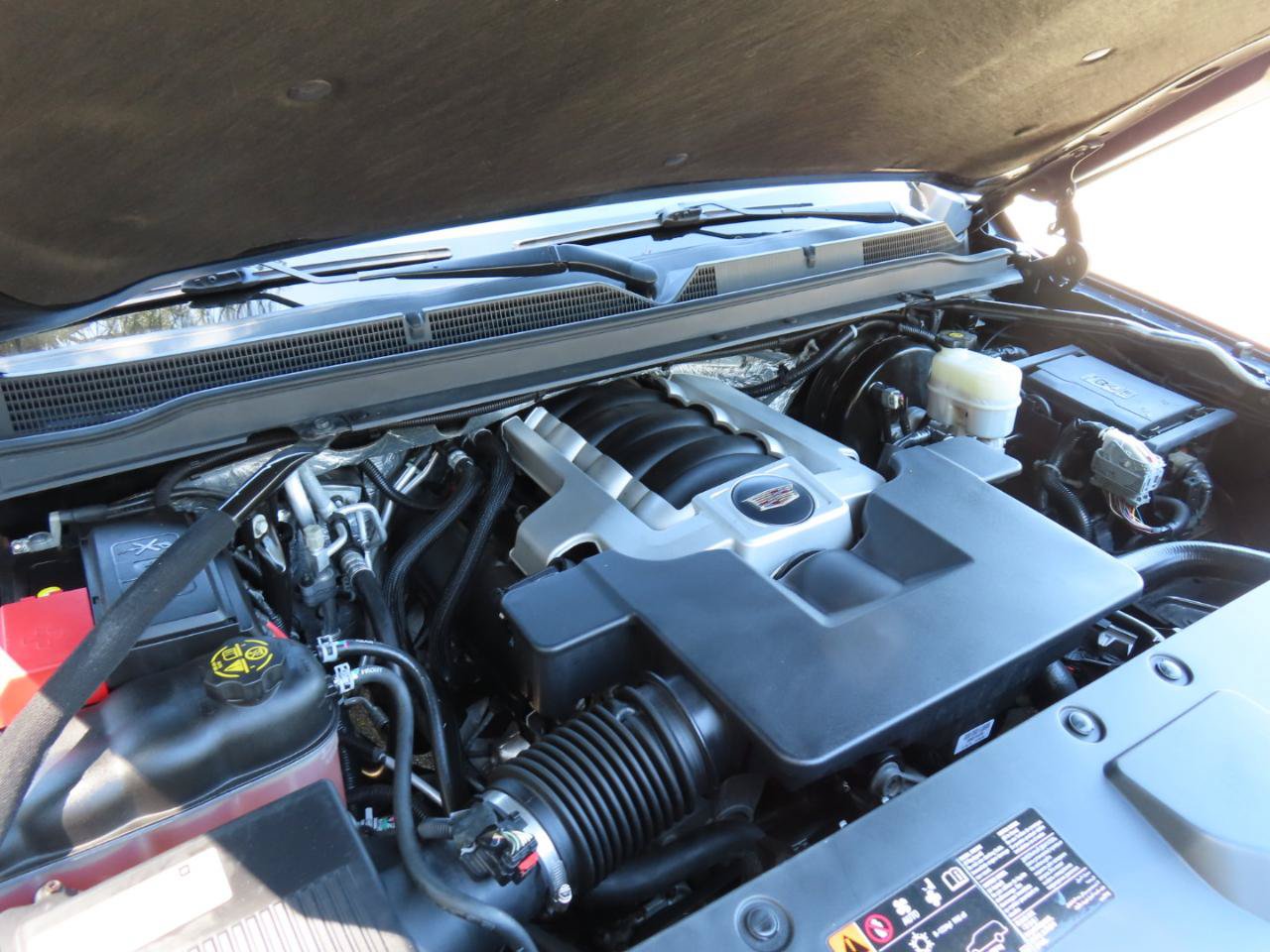 Used 2018 Cadillac Escalade Premium Luxury RWD image 38