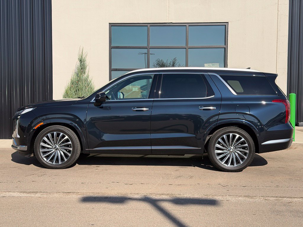 Used 2023 Hyundai Palisade Calligraphy w/ Cargo Package AWD/4WD image 2