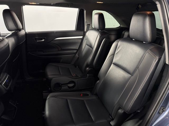 Used 2019 Toyota Highlander XLE image 17