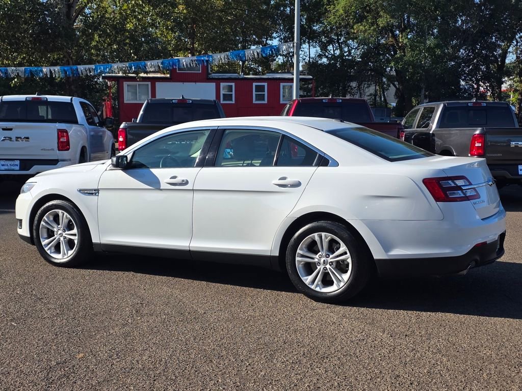 Used 2016 Ford Taurus SE image 25