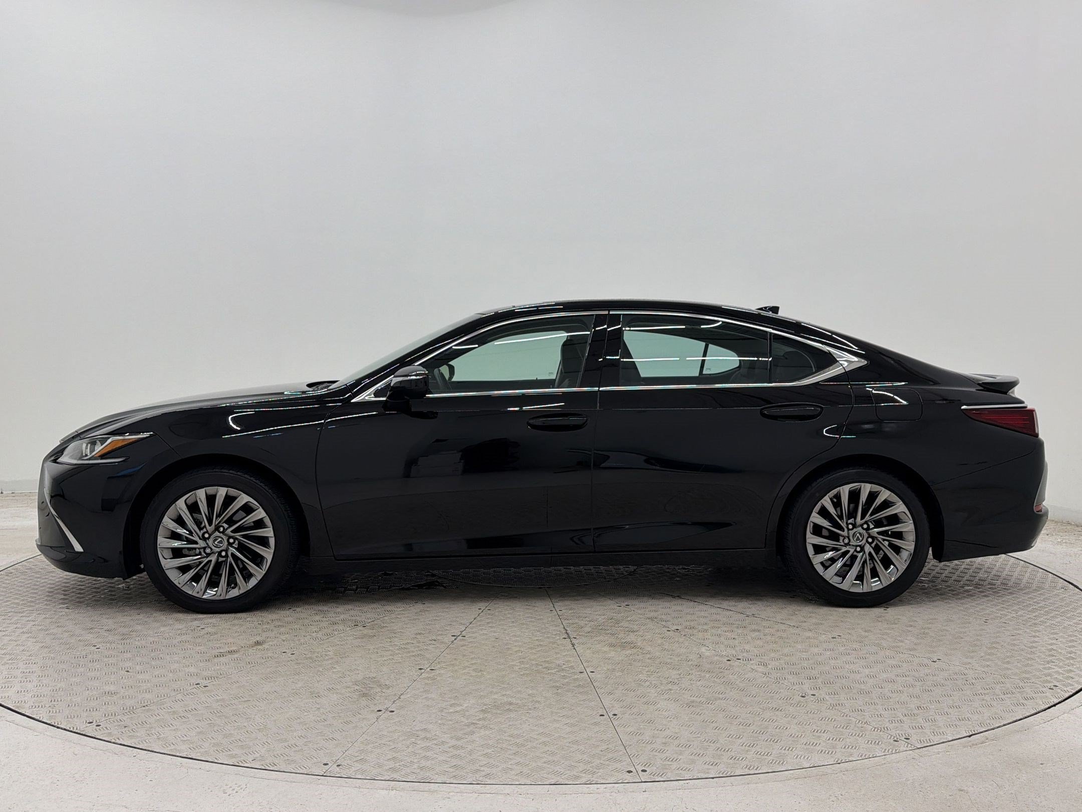 Used 2024 Lexus ES 350 w/ Accessory Package (Z1) FWD image 2