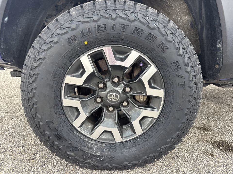 Used 2023 Toyota Tacoma TRD Off-Road w/ TRD Premium Off Road Package AWD/4WD image 34