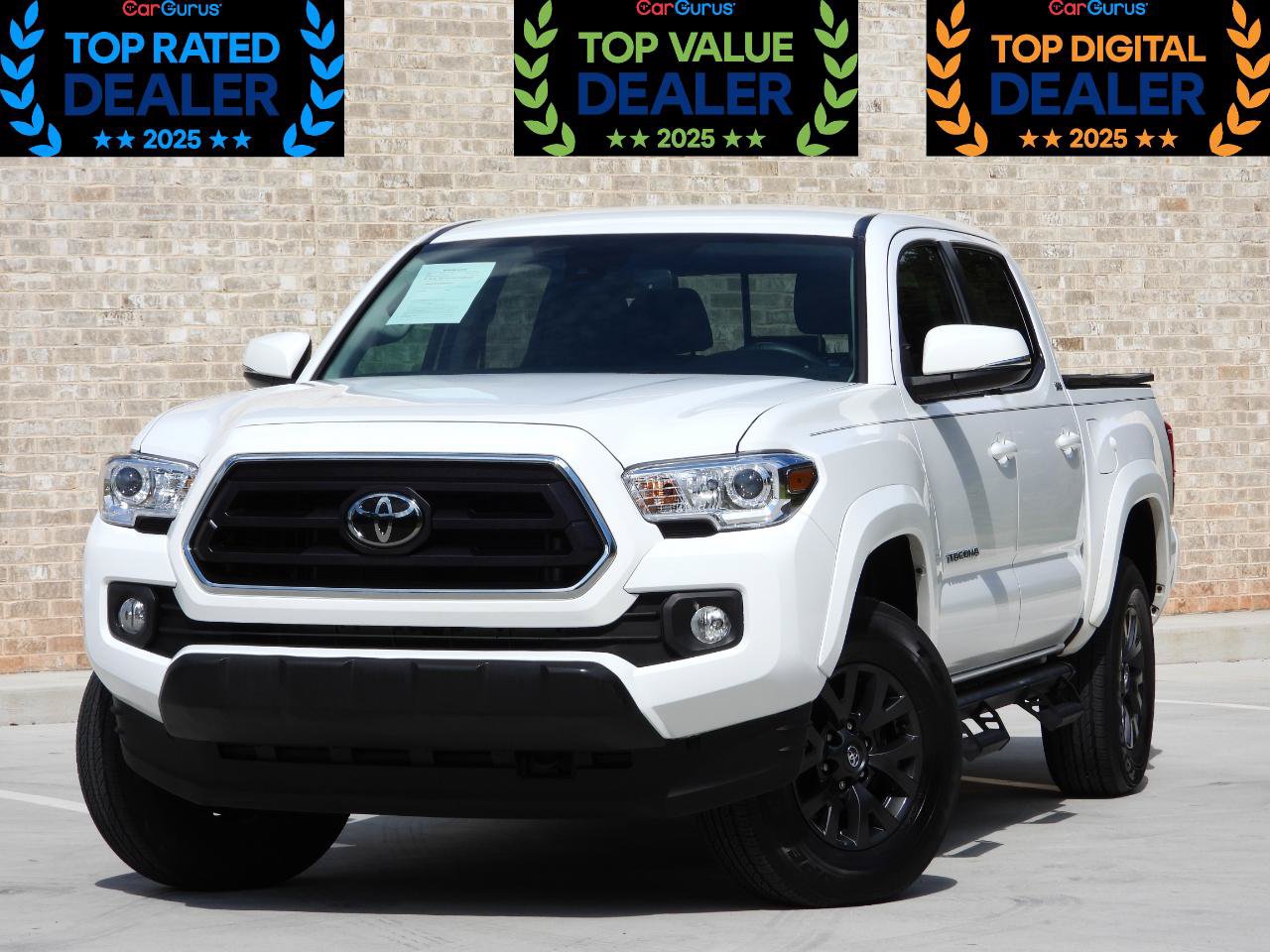 Used 2022 Toyota Tacoma SR5 w/ Technology Package RWD image 2
