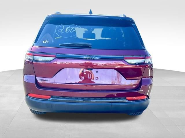 Used 2025 Jeep Grand Cherokee Altitude image 6