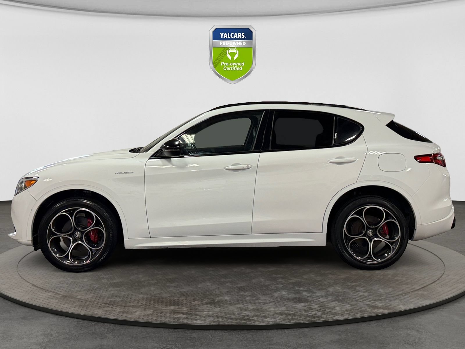Used 2022 Alfa Romeo Stelvio Veloce AWD/4WD image 2