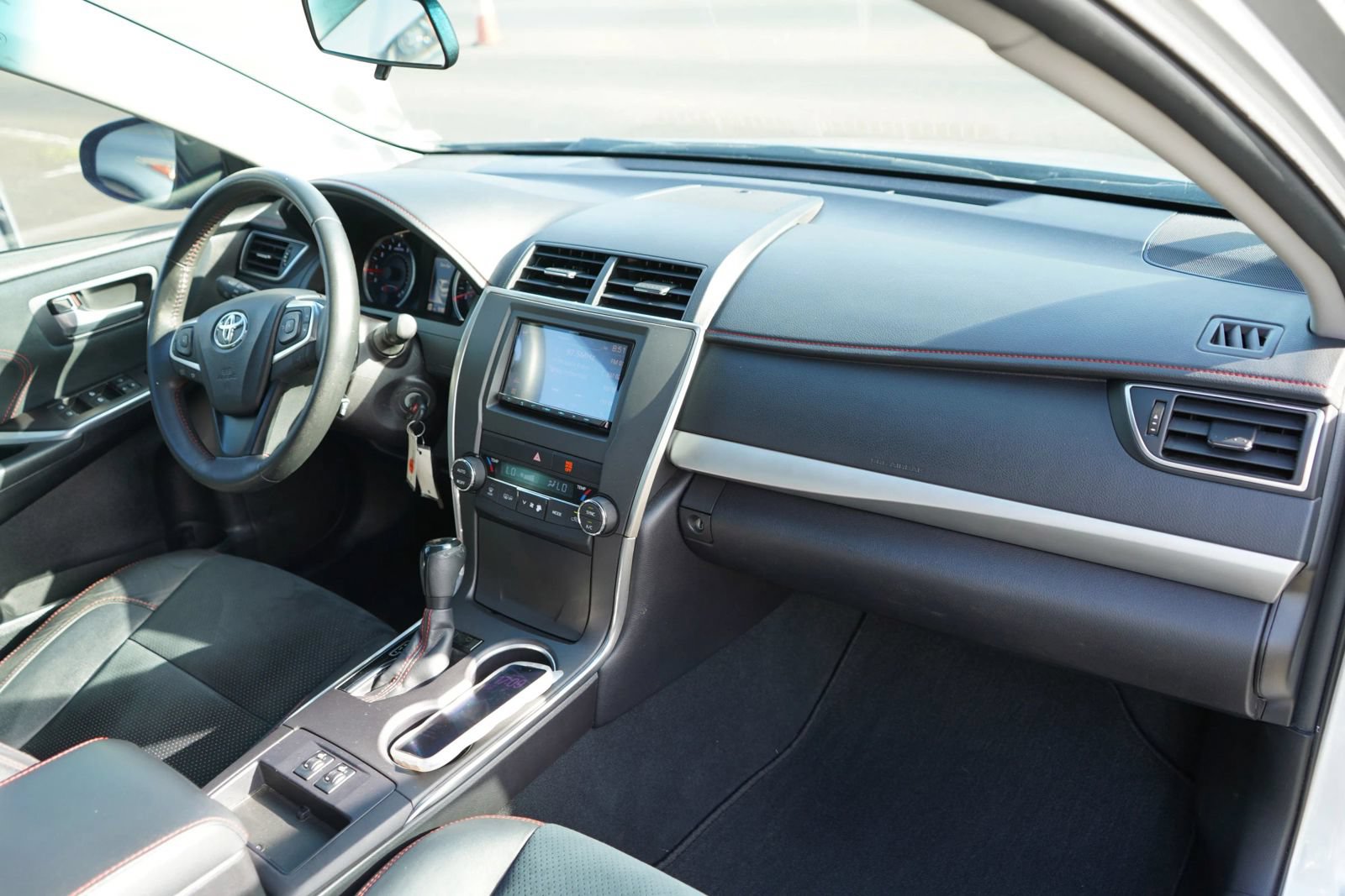 Used 2016 Toyota Camry XSE FWD image 19