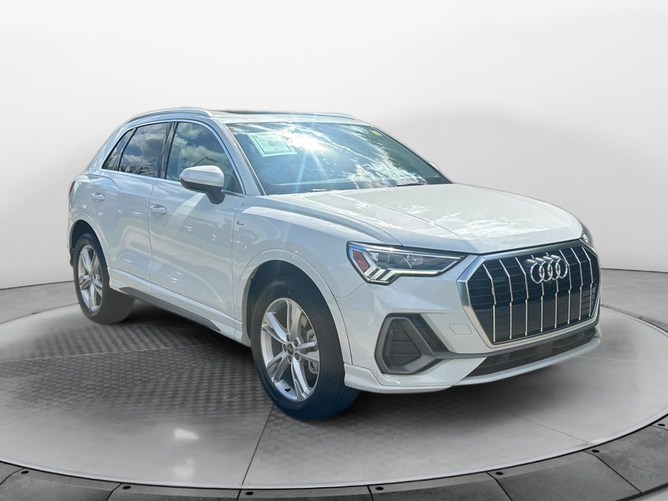 Certified 2023 Audi Q3 2.0T Premium Plus AWD/4WD image 1