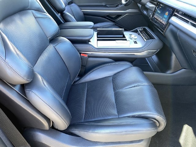 Used 2025 Lincoln Navigator L Reserve AWD/4WD image 13