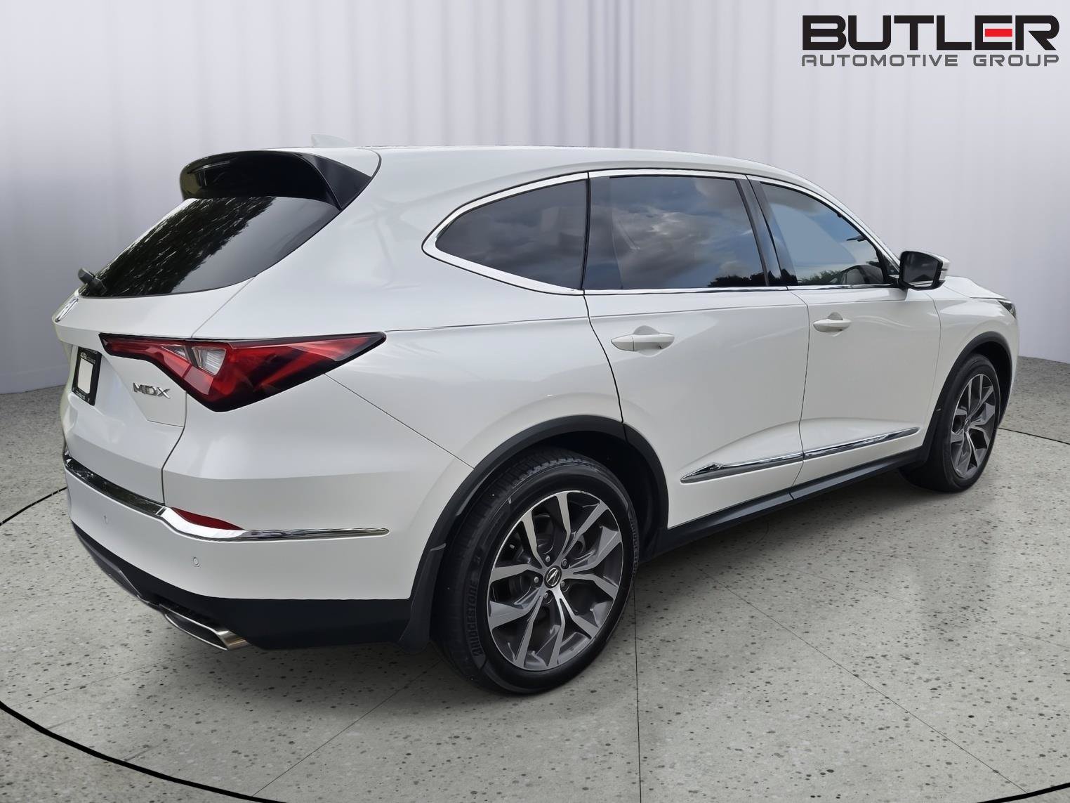 Certified 2023 Acura MDX w/ Technology Package FWD image 4