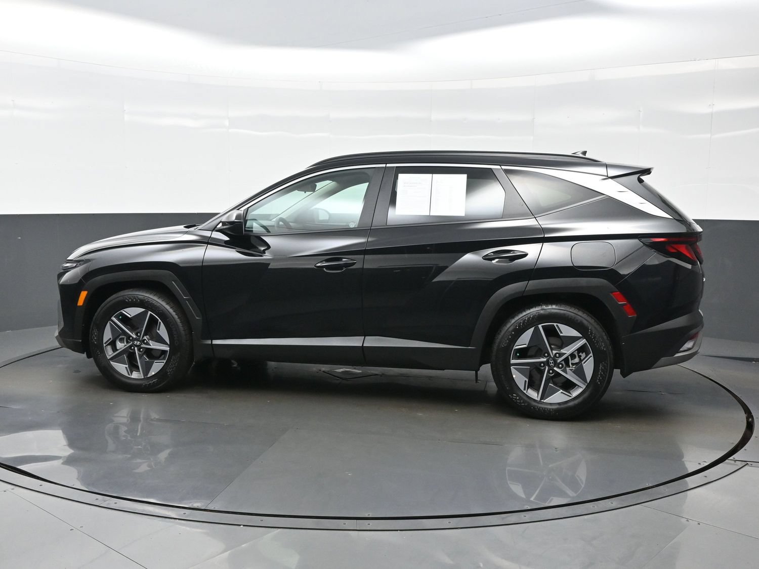 Certified 2026 Hyundai Tucson SEL Plus FWD image 3