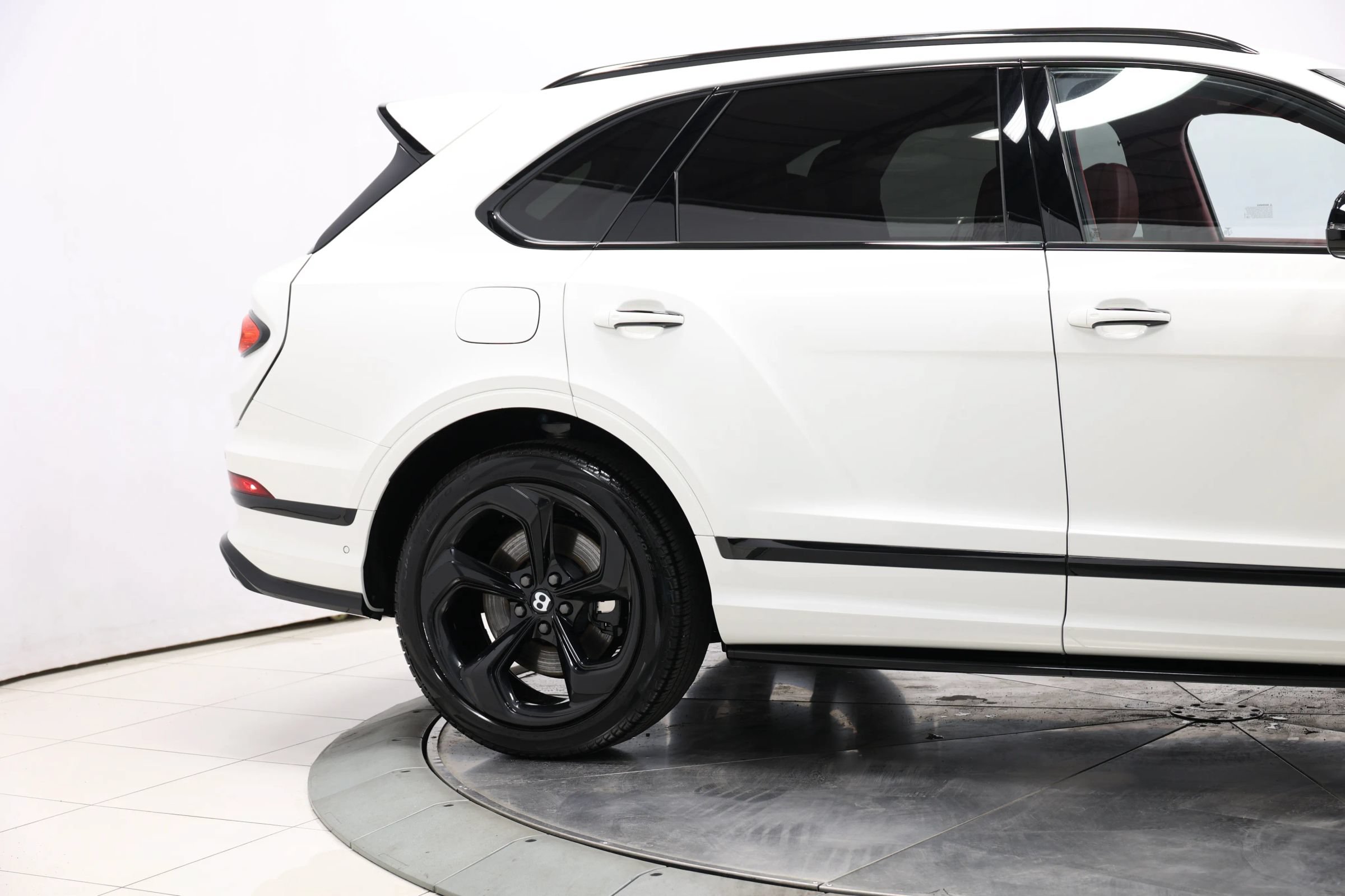 Used 2022 Bentley Bentayga AWD/4WD image 79