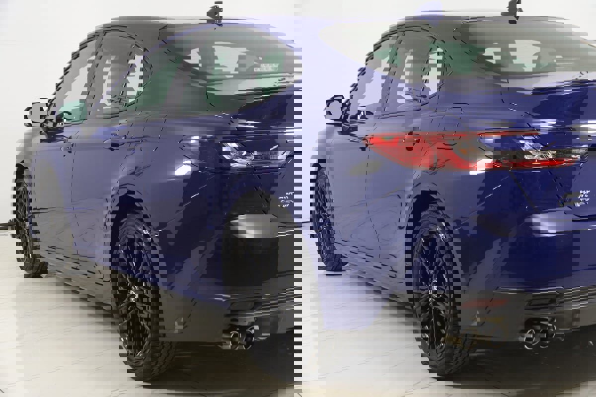 Used 2025 Toyota Camry SE image 23