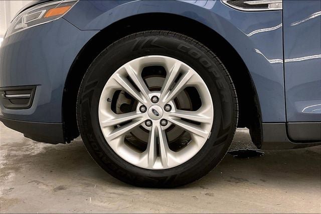 Used 2019 Ford Taurus SEL FWD image 10