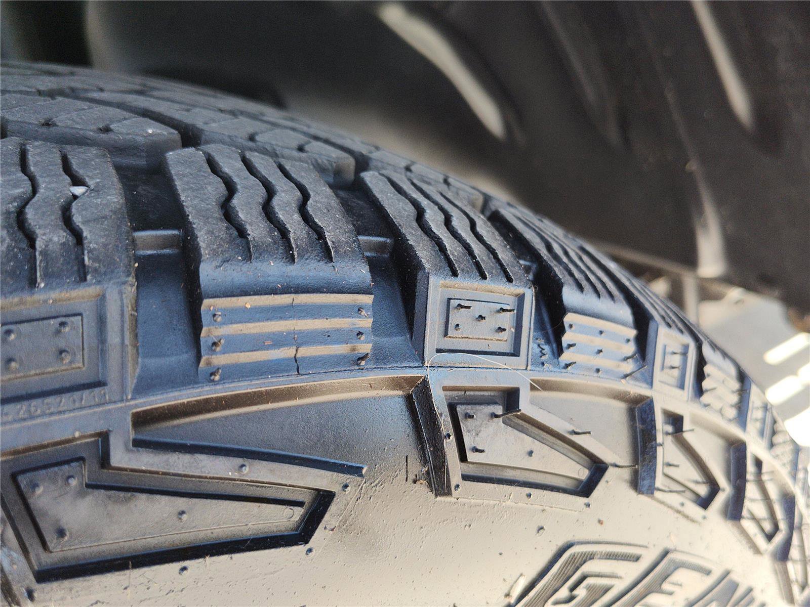 Used 2025 Jeep Gladiator Sport image 12