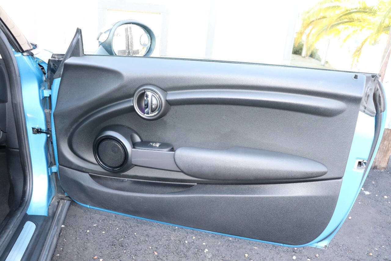 Used 2016 MINI Cooper 2-Door Hardtop image 29