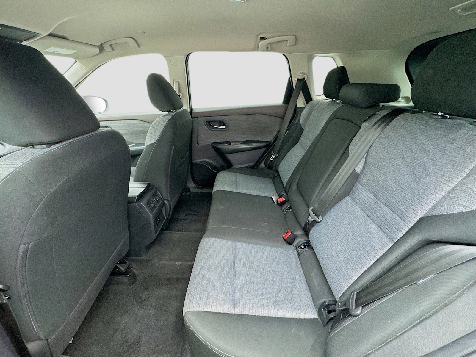 Used 2023 Nissan Rogue SV FWD image 15