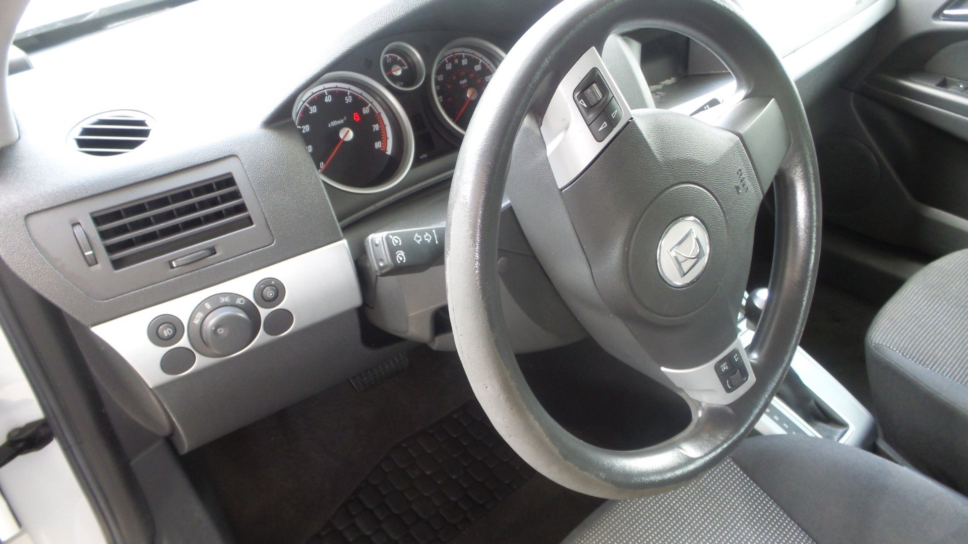 Used 2008 Saturn Astra XR image 16